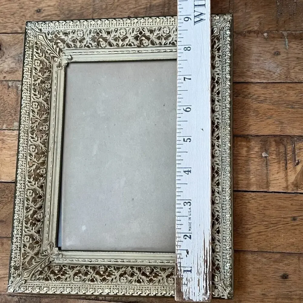 Antique-Style Picture Frame 4 in x 6 in Filigree Metal Border Cream & Gold